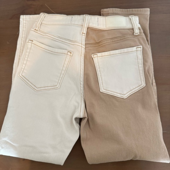 Hollister Ultra High-Rise Two-Tone Mom Jeans - 00 Short - Picture 5 of 7
